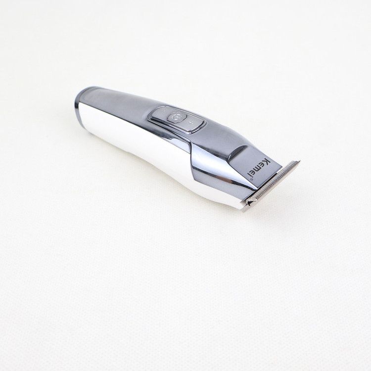 ماشین اصلاح موی سر و صورت کیمی مدل KM-5027 Professional با تیغه تیتانیوم پیشرفته، باتری لیتیوم یون 1400 میلیآمپر، شارژ تایپسی، طراحی ارگونومیک و قابلیت استفاده خشک و مرطوب