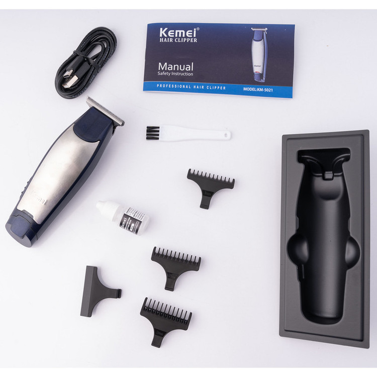 ماشین اصلاح موی سر و صورت کیمی مدل NEW km-5021 با تیغه استیل ضد زنگ، باتری 600 میلیآمپر، شارژ 60 دقیقه، زمان استفاده 90 دقیقه، توان 5 وات، اصلاح صفر زن و خط زن، همراه با 3 شانه سایز 1، 2 و 3 میلیمتر